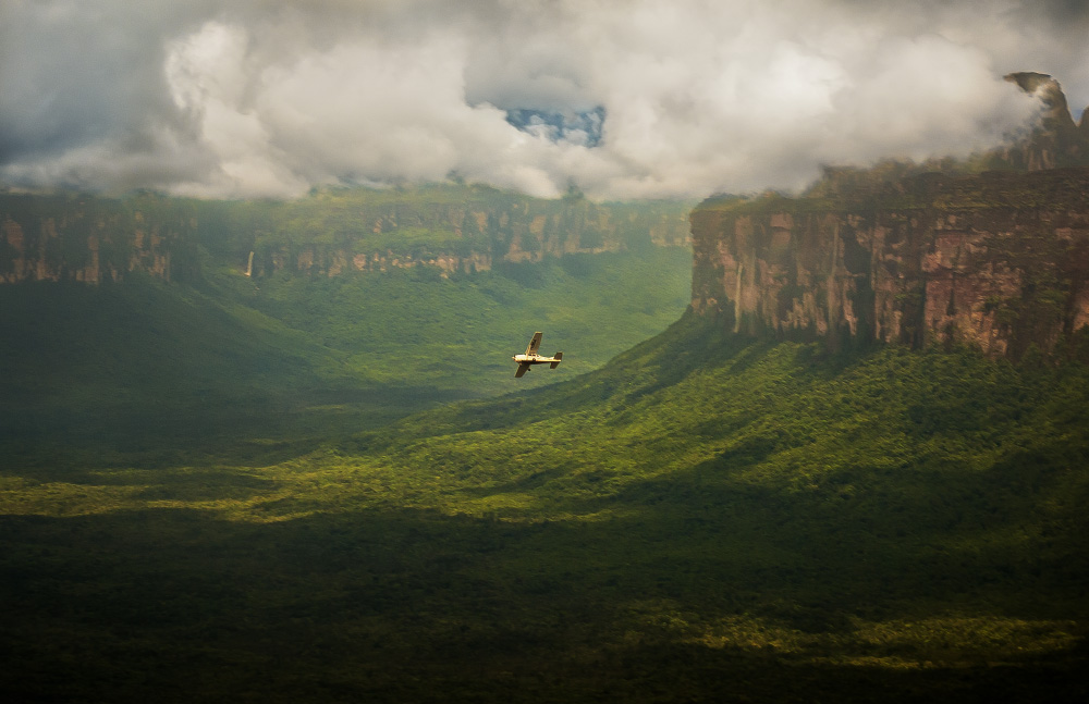 flying circles inside a jar