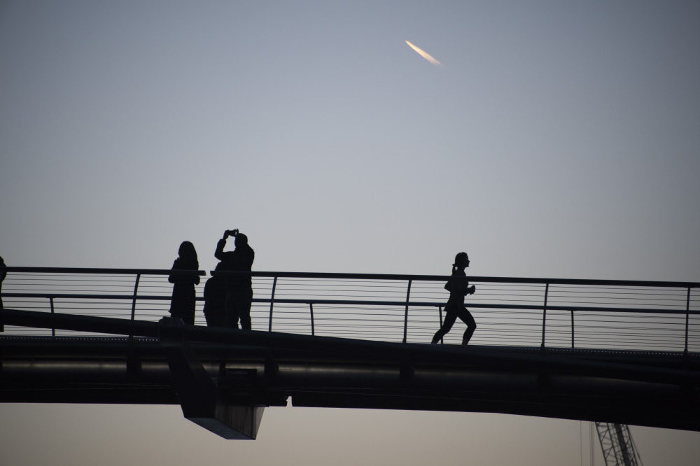 to make a clean escape